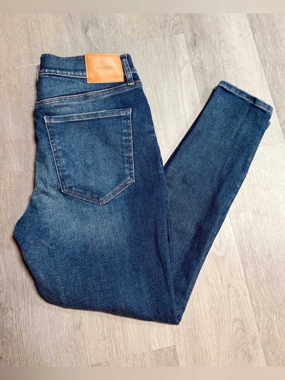 •EXPRESS• MID RISE SKINNY JEANS